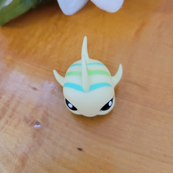 Littlest Pet Shop LPS #1213 Green Fish Purple Eyes Stripes - Picture 5 of 9